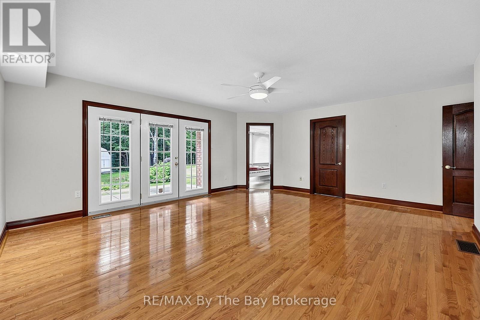 90 Goldfinch Crescent, Tiny, Ontario  L0L 2J0 - Photo 19 - S13728844