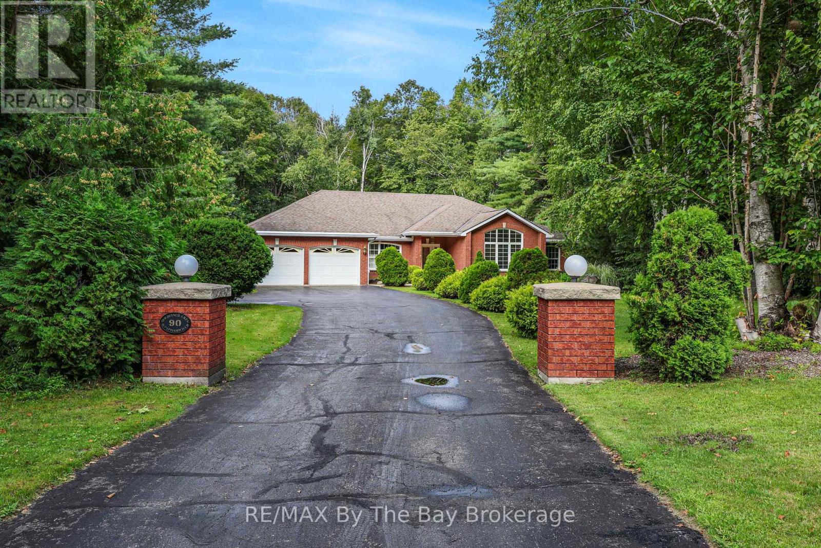 90 Goldfinch Crescent, Tiny, Ontario  L0L 2J0 - Photo 2 - S13728844