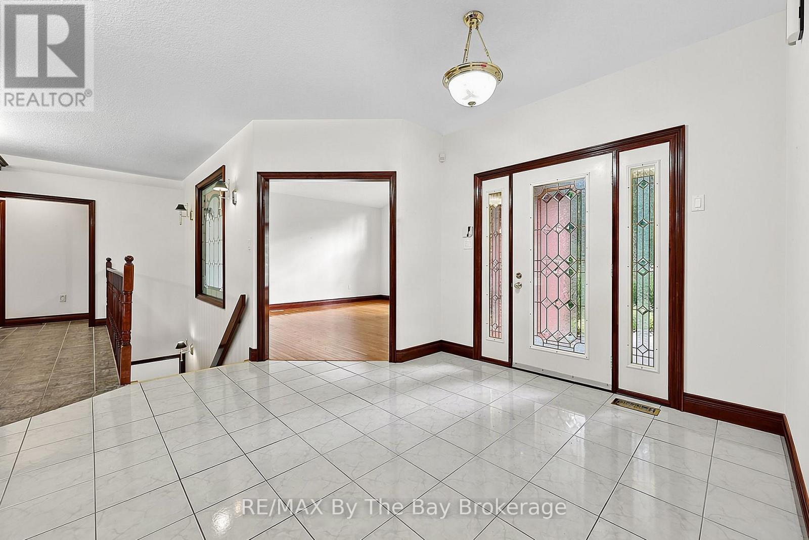 90 Goldfinch Crescent, Tiny, Ontario  L0L 2J0 - Photo 3 - S13728844