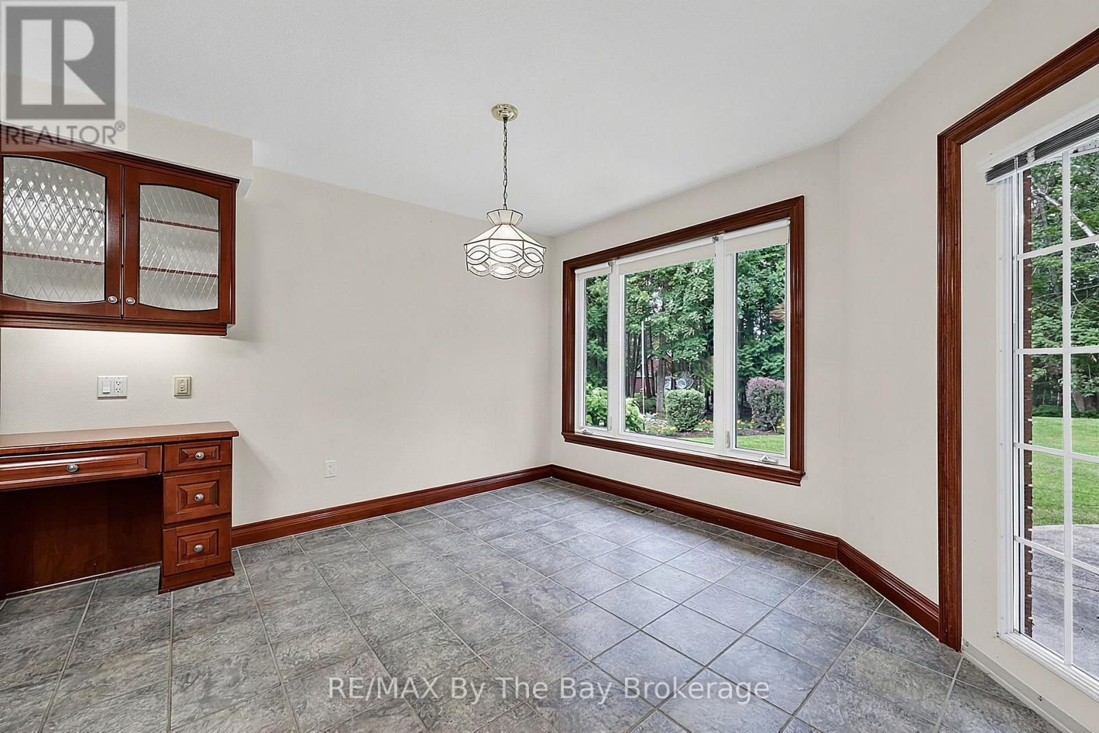 90 Goldfinch Crescent, Tiny, Ontario  L0L 2J0 - Photo 9 - S13728844