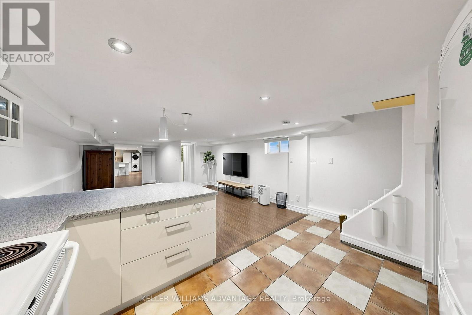 Basement - 4 Edgewood Avenue, Toronto, Ontario  M4L 3G7 - Photo 17 - E13728814