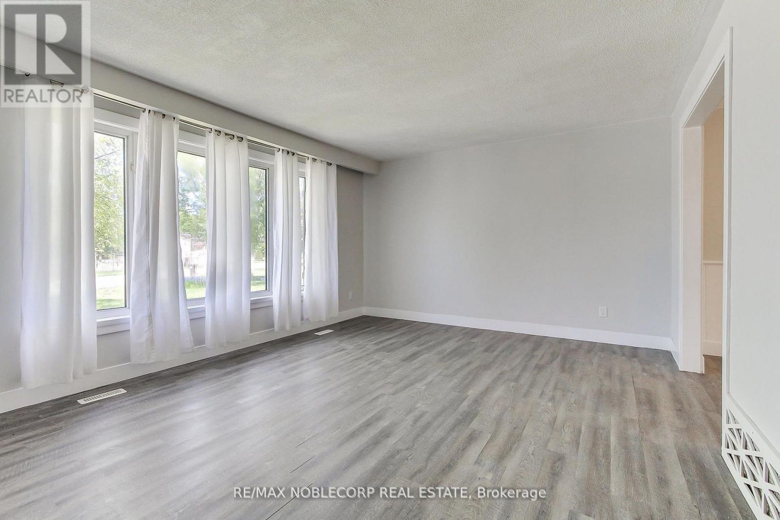 17 Larkdale Crescent, Essa, Ontario  L0M 1B0 - Photo 10 - N13728828