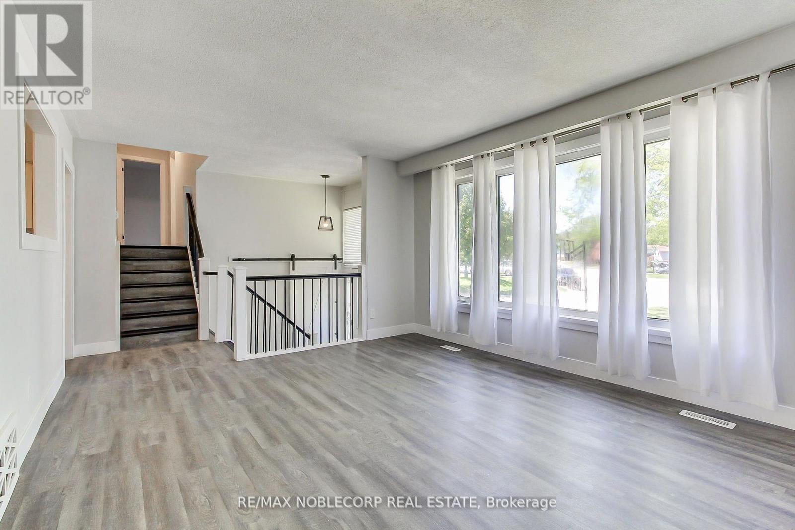 17 Larkdale Crescent, Essa, Ontario  L0M 1B0 - Photo 13 - N13728828