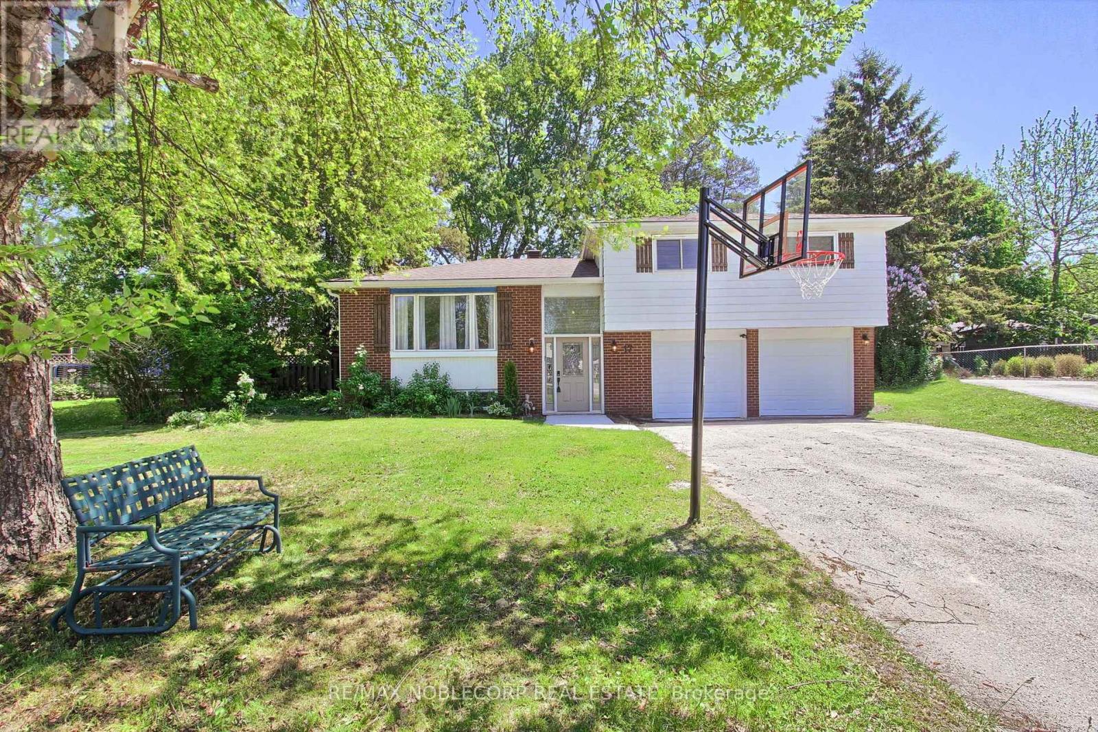 17 Larkdale Crescent, Essa, Ontario  L0M 1B0 - Photo 3 - N13728828