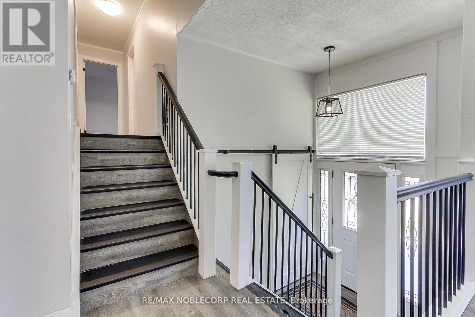 17 Larkdale Crescent, Essa, Ontario  L0M 1B0 - Photo 9 - N13728828