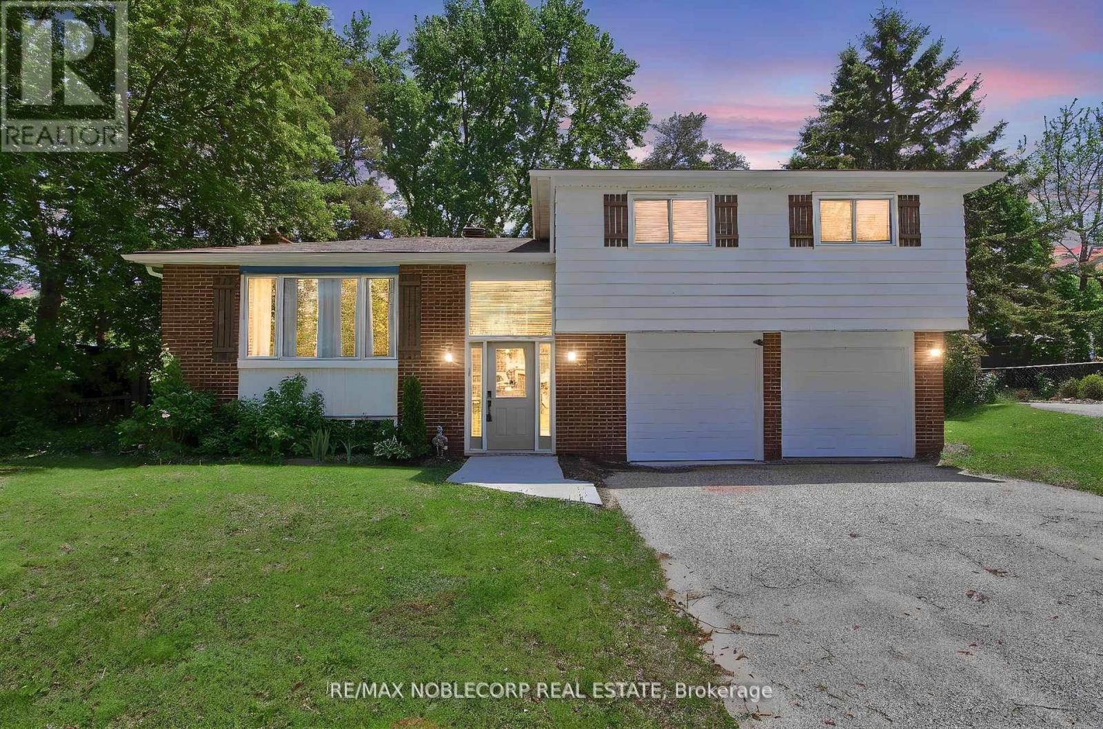 17 Larkdale Crescent, Essa (Angus), Ontario L0M 1B0 - Photo 2 - N13728834