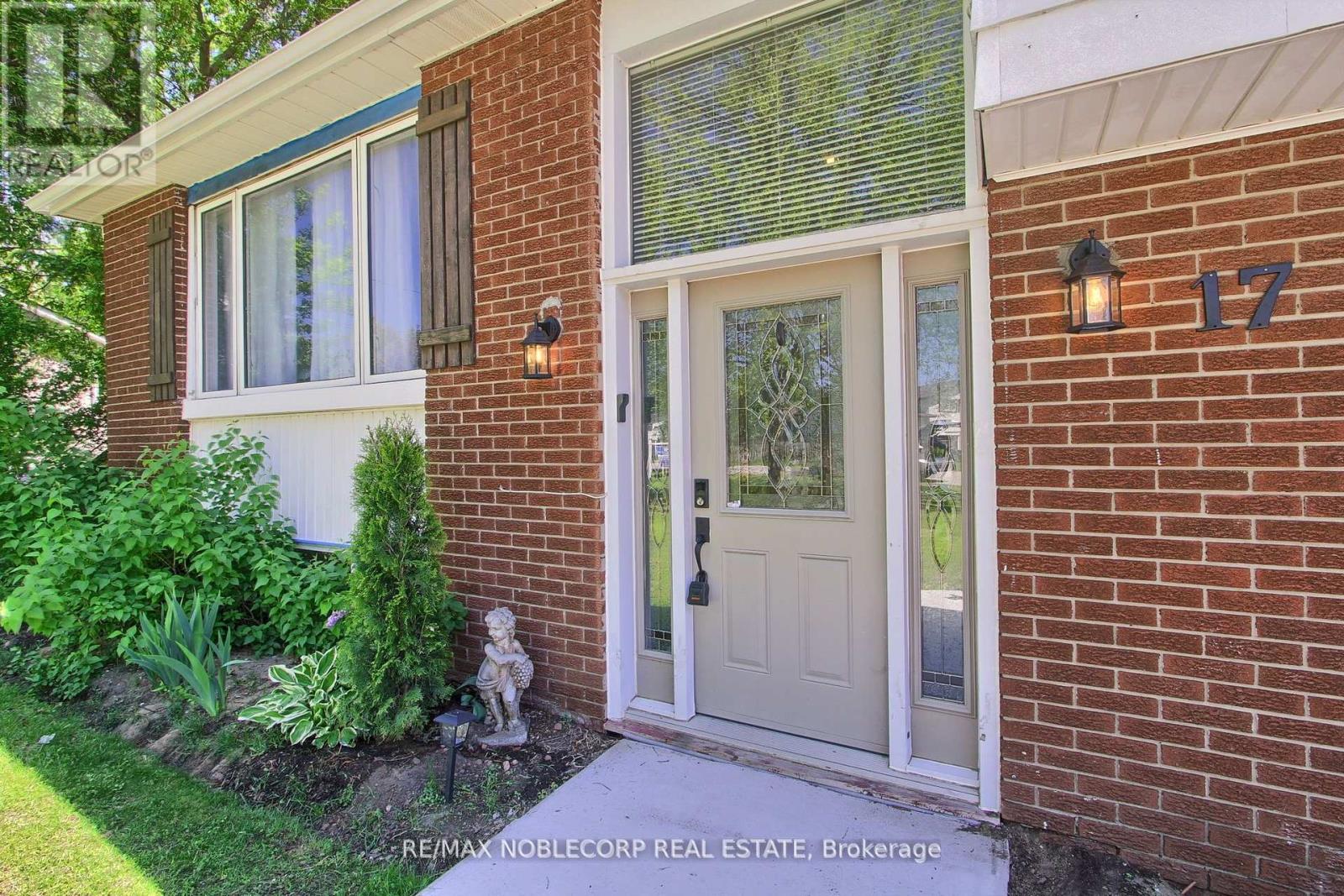 17 Larkdale Crescent, Essa (Angus), Ontario L0M 1B0 - Photo 7 - N13728834