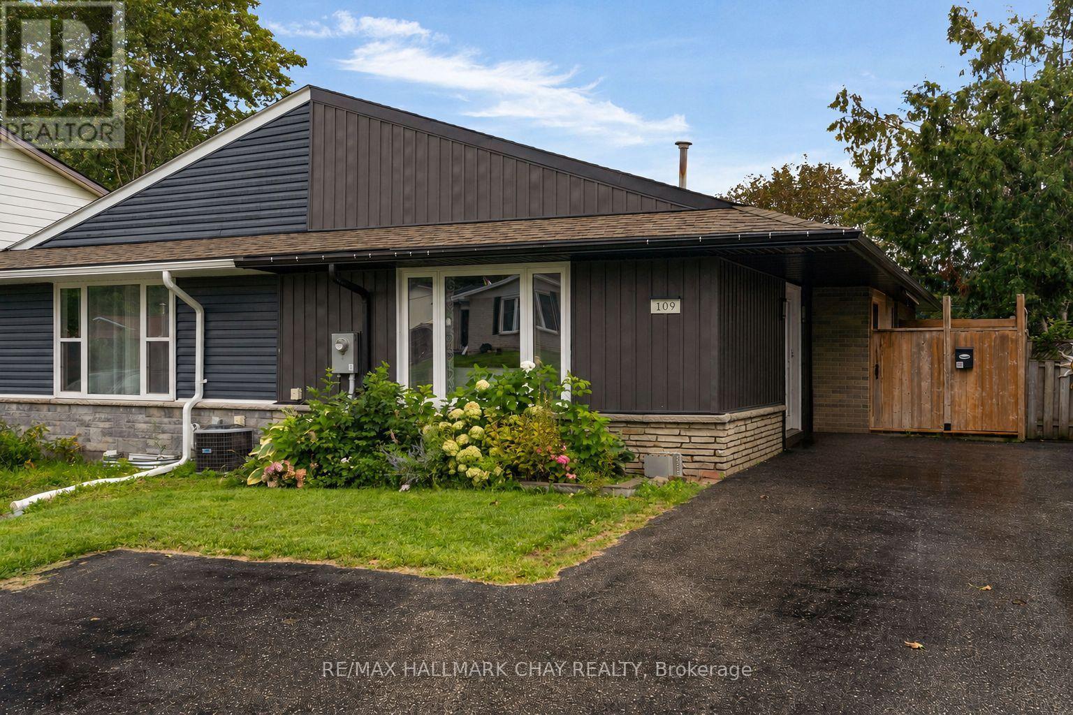 109 Daphne Crescent, Barrie, Ontario  L4M 2Y7 - Photo 2 - S13728780