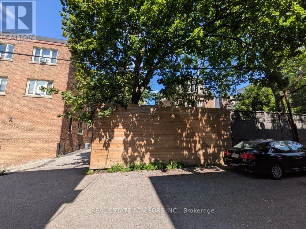 29 Thelma Avenue, Toronto, Ontario  M4V 1X8 - Photo 10 - C13728502