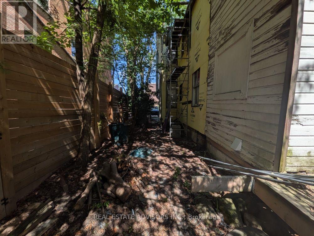 29 Thelma Avenue, Toronto, Ontario  M4V 1X8 - Photo 12 - C13728502