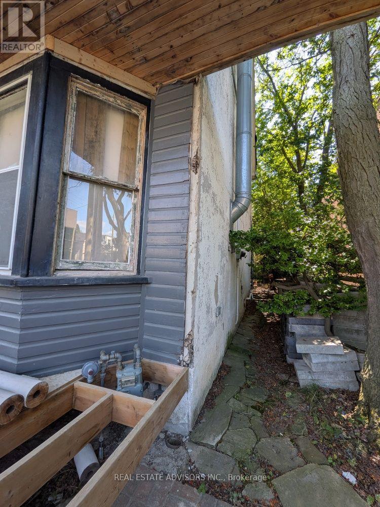 29 Thelma Avenue, Toronto, Ontario  M4V 1X8 - Photo 11 - C13728502