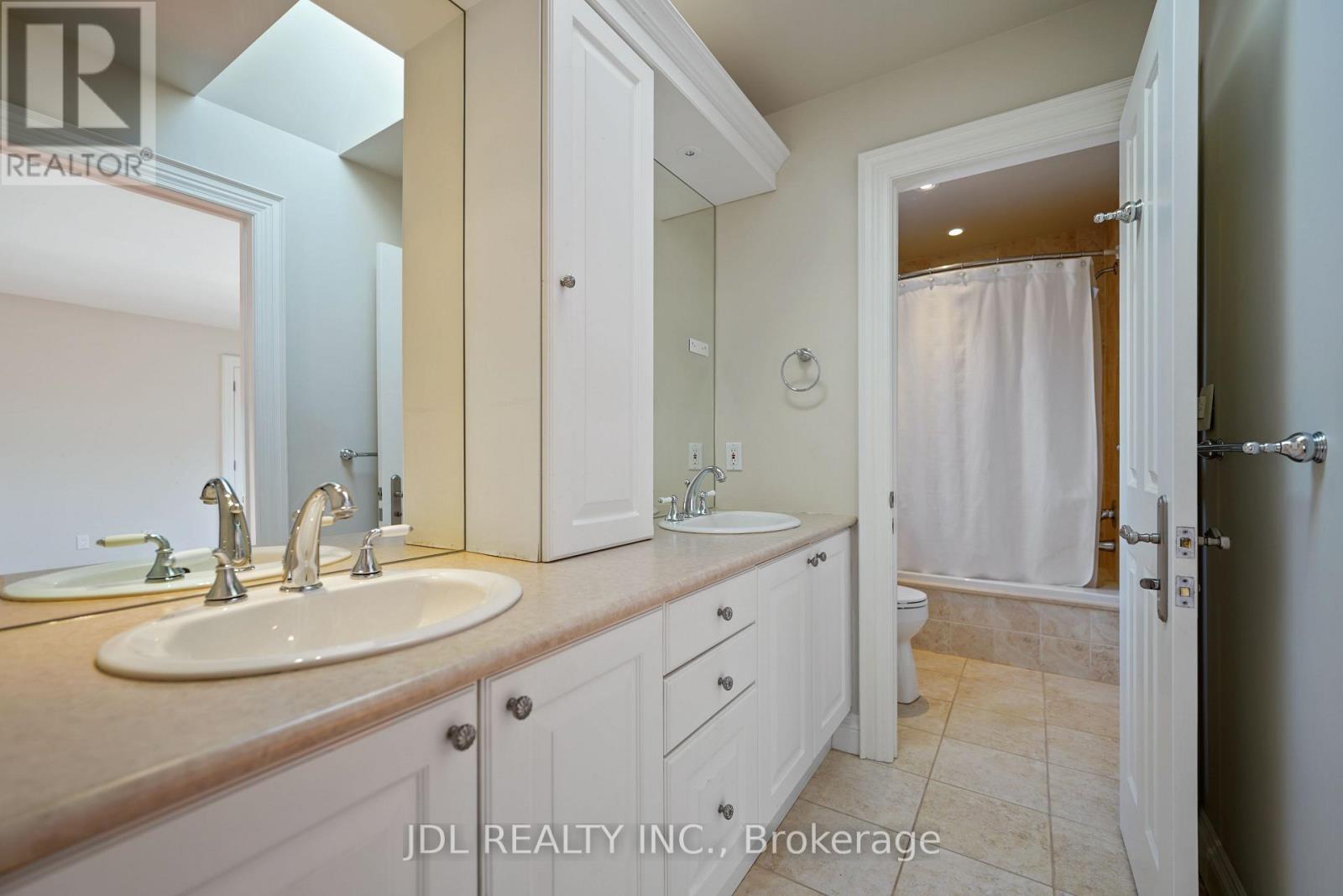 1283 Lindburgh Court, Mississauga, Ontario  L5H 4J2 - Photo 36 - W13728768