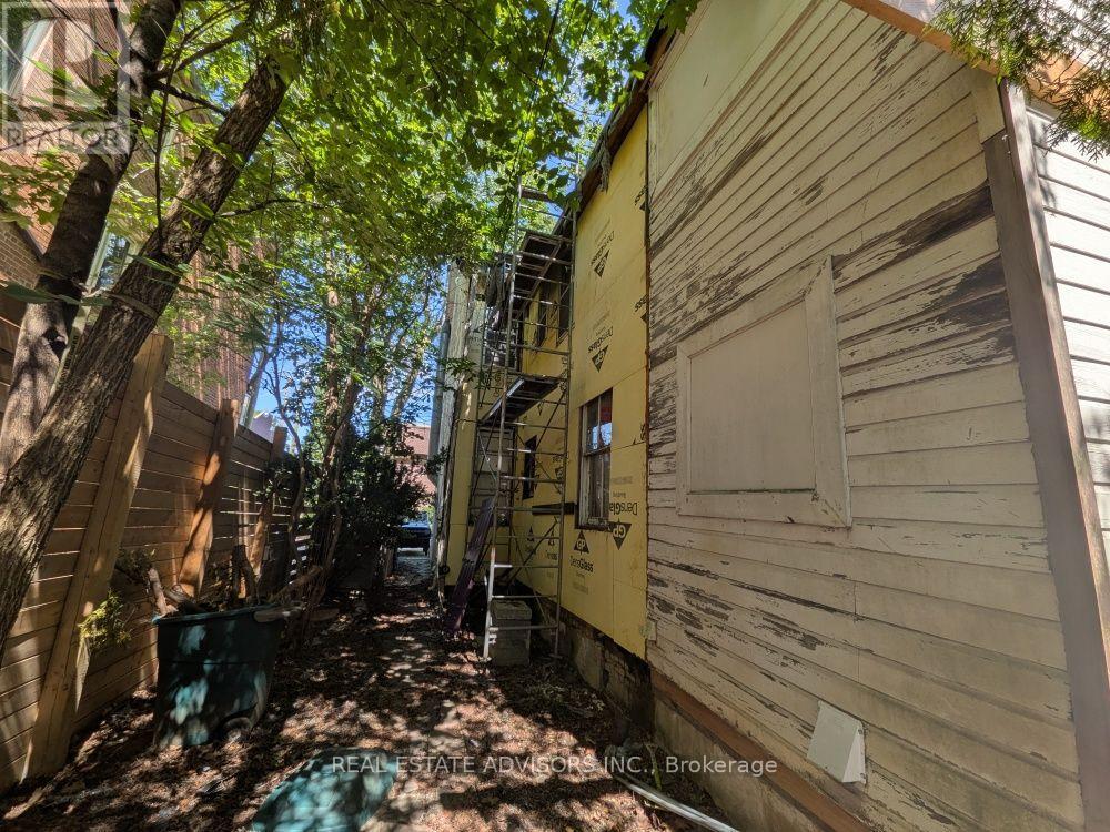 29 Thelma Avenue, Toronto, Ontario  M4V 1X8 - Photo 14 - C13728502