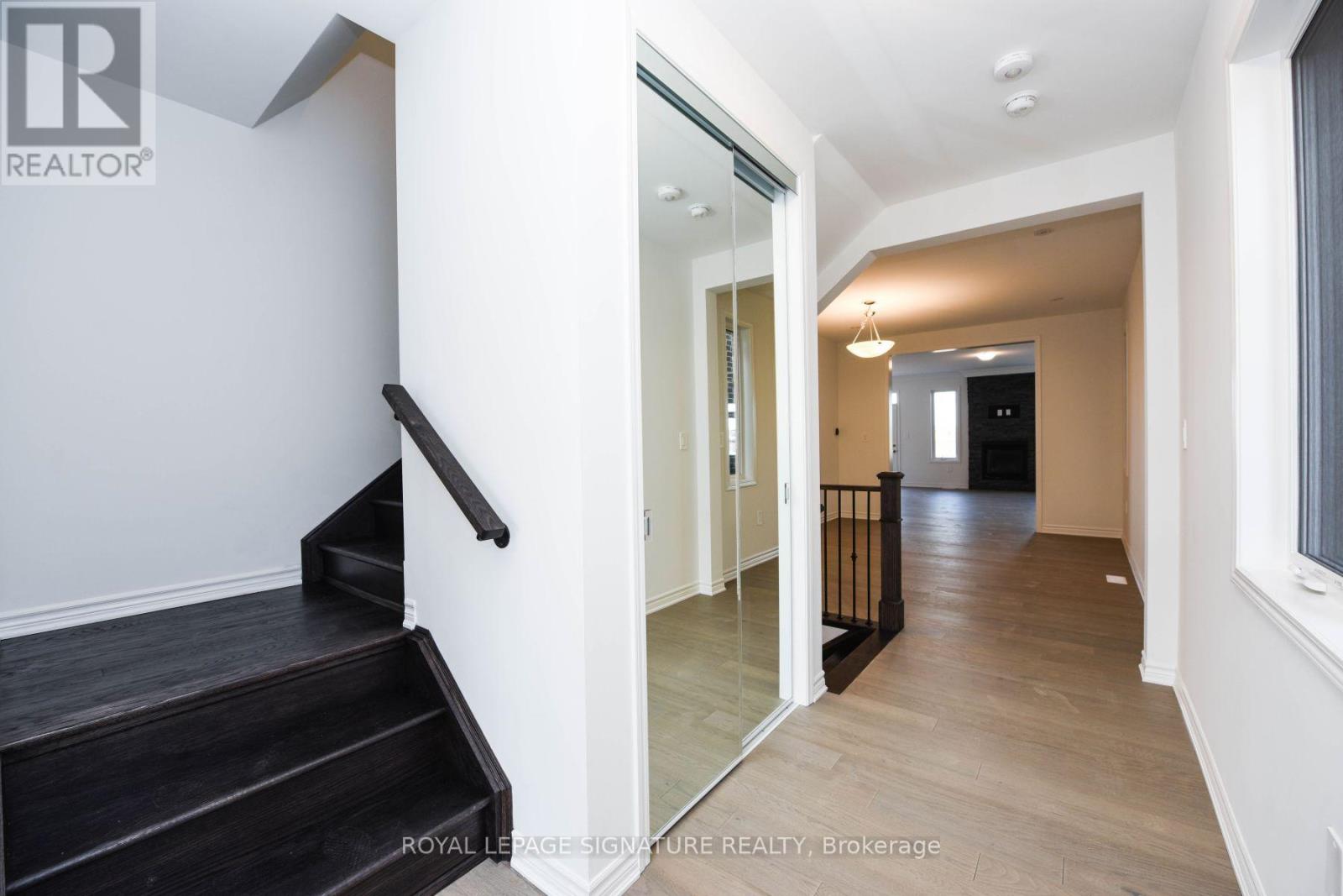 1579 Severn Drive, Milton, Ontario  L9E 1X8 - Photo 5 - W13728874