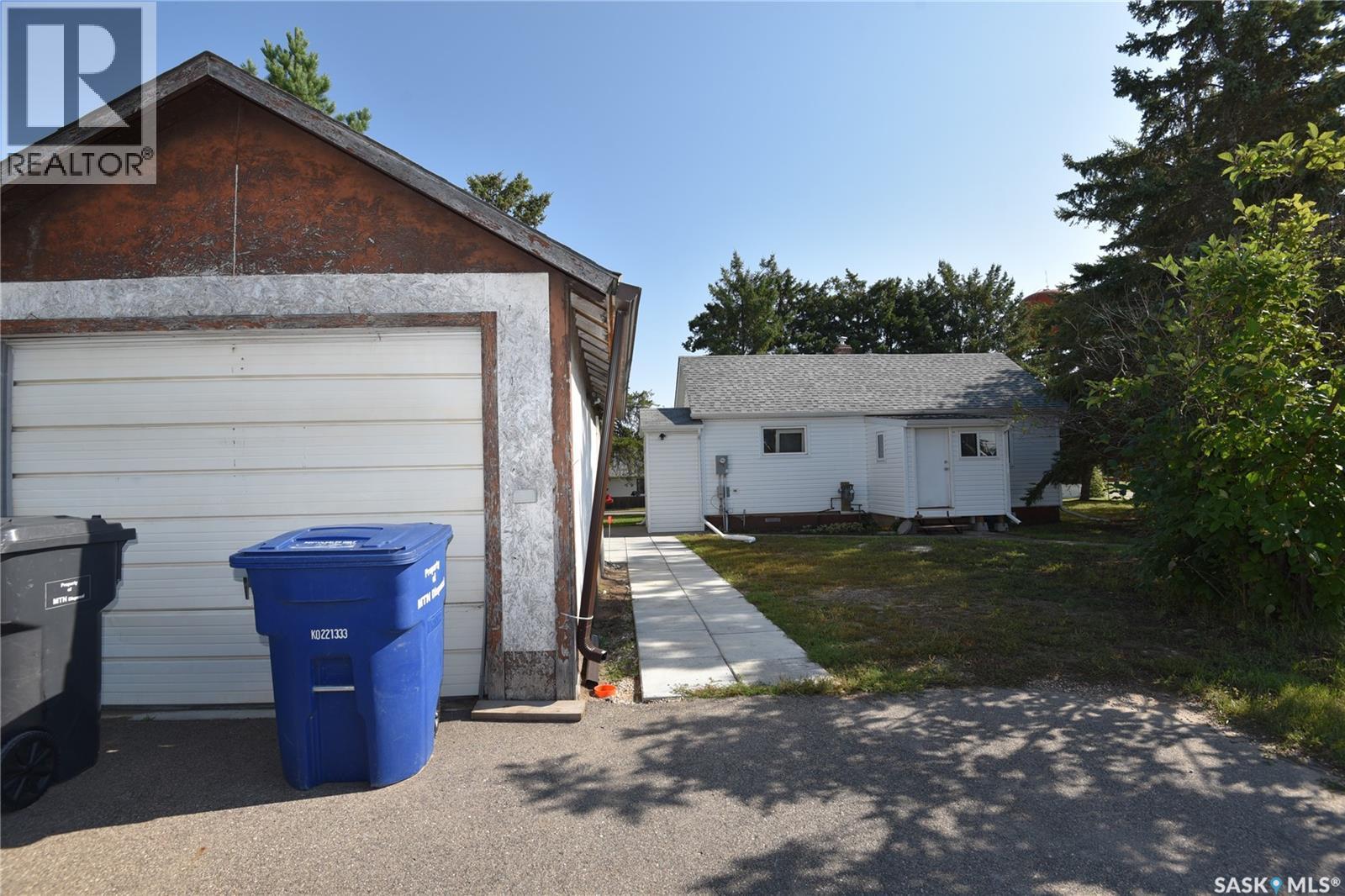 220 5th Street W, Nipawin, Saskatchewan  S0E 1E0 - Photo 3 - SK047073