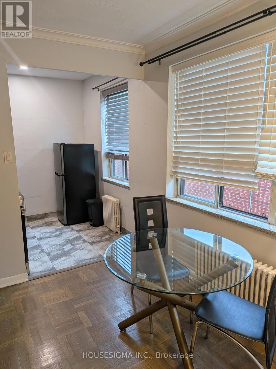 202 - 117 Cosburn Avenue, Toronto, Ontario  M4J 2L1 - Photo 5 - E13554376