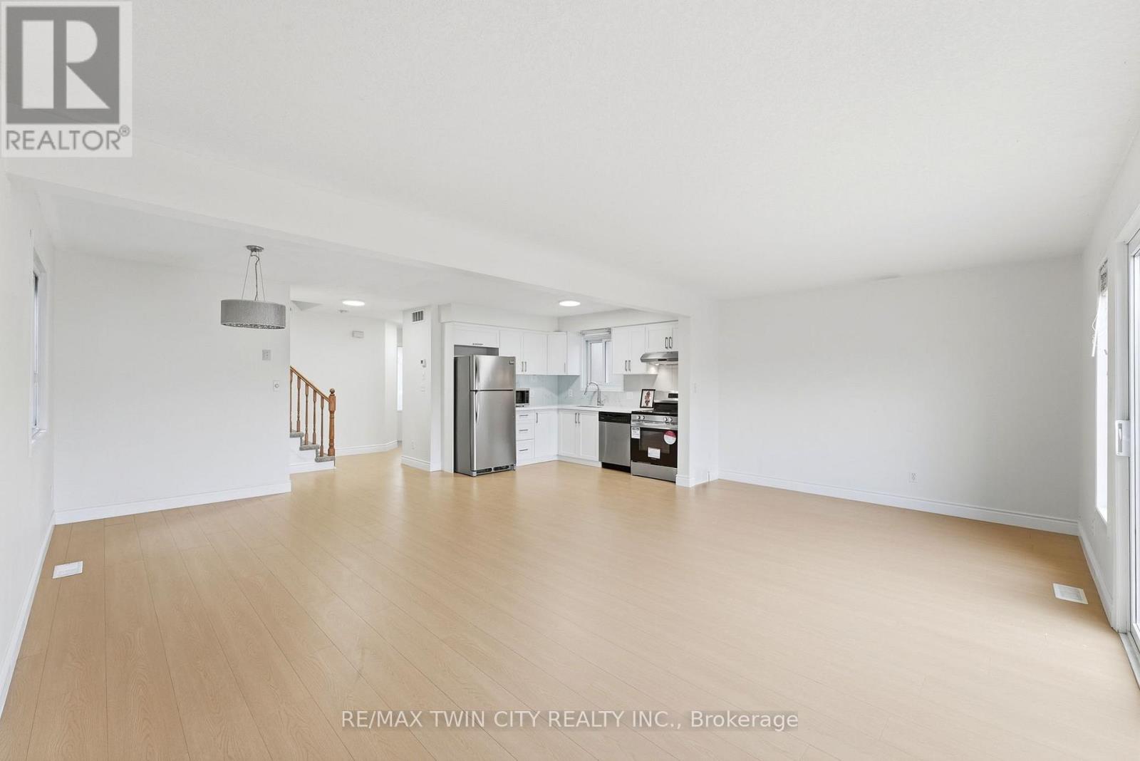 82 Bridlewreath Street, Kitchener, Ontario  N2E 3V6 - Photo 7 - X13708420