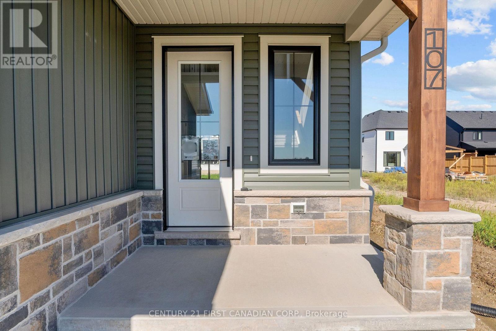107 Sheldabren Street, North Middlesex, Ontario  N0M 1A0 - Photo 7 - X13135550