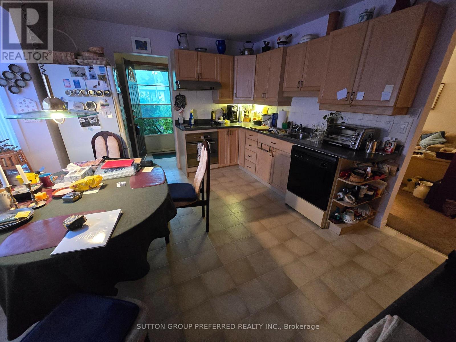 383 Ferndale Avenue, London South, Ontario  N6C 2Y9 - Photo 3 - X13728946