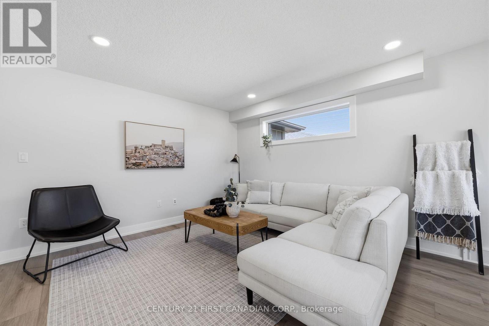 34 Postma Crescent, North Middlesex, Ontario  N0M 1A0 - Photo 11 - X13728990