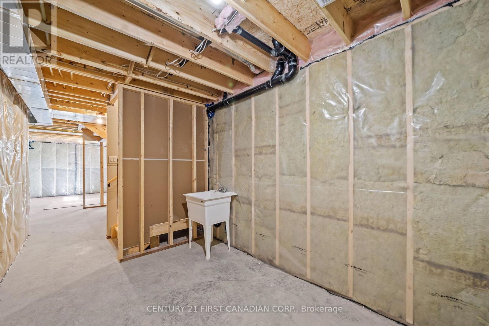 34 Postma Crescent, North Middlesex, Ontario  N0M 1A0 - Photo 29 - X13728990