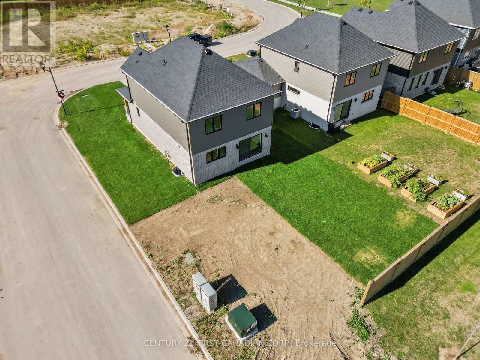 34 Postma Crescent, North Middlesex, Ontario  N0M 1A0 - Photo 33 - X13728990