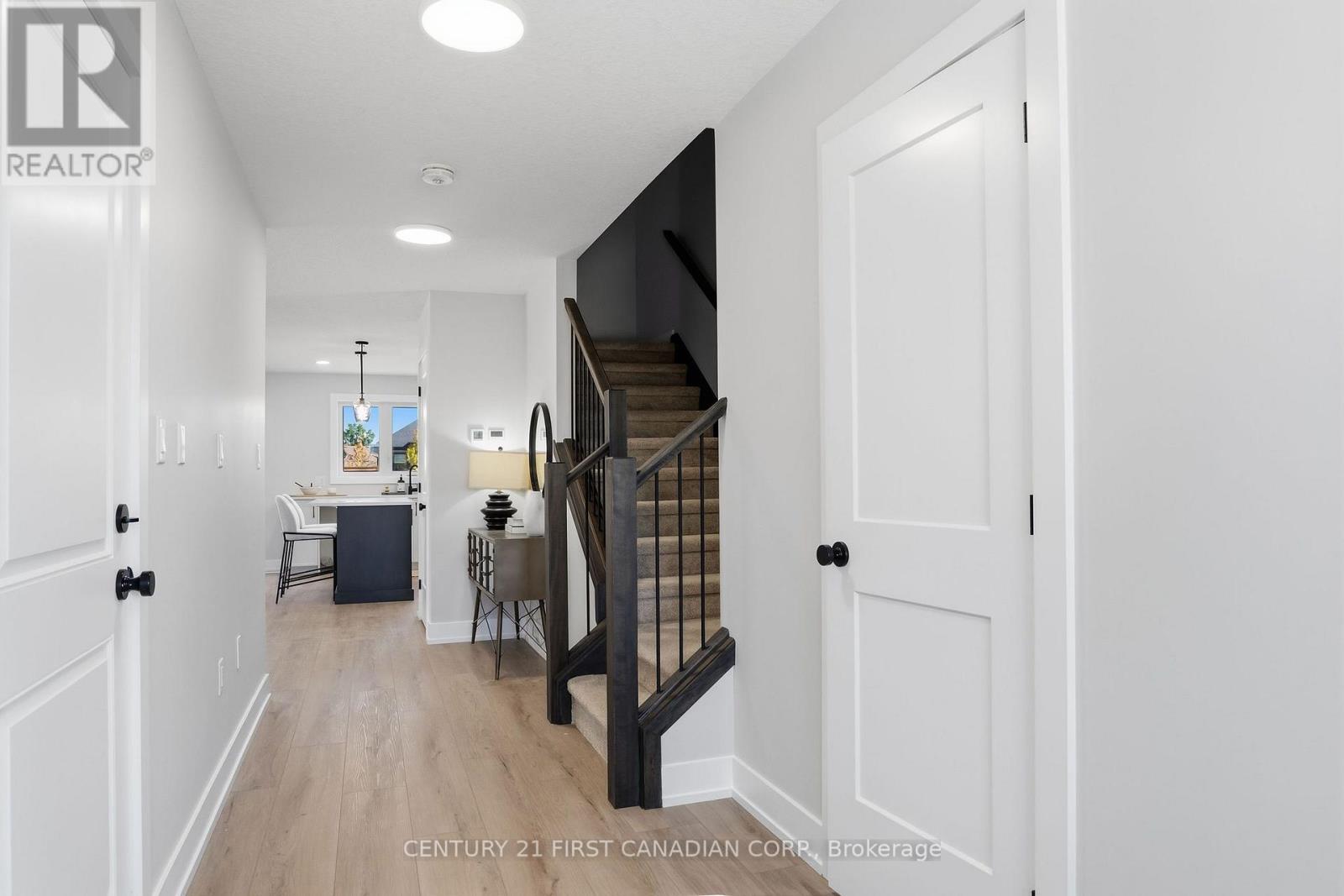 34 Postma Crescent, North Middlesex, Ontario  N0M 1A0 - Photo 7 - X13728990