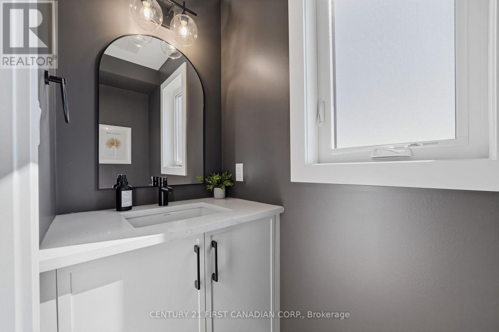 34 Postma Crescent, North Middlesex, Ontario  N0M 1A0 - Photo 8 - X13728990