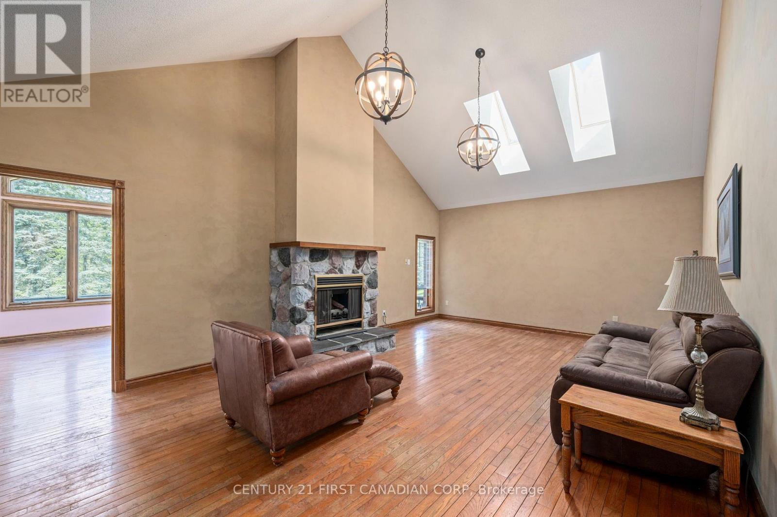 183 Wellington Street, Middlesex Centre, Ontario  N0L 1E0 - Photo 16 - X13728996