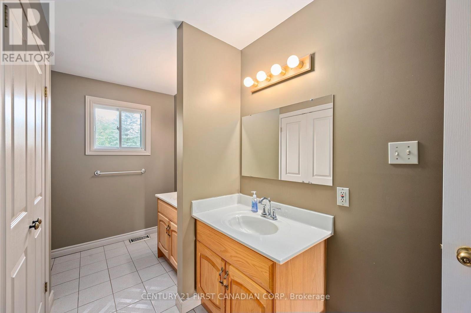 183 Wellington Street, Middlesex Centre, Ontario  N0L 1E0 - Photo 24 - X13728996