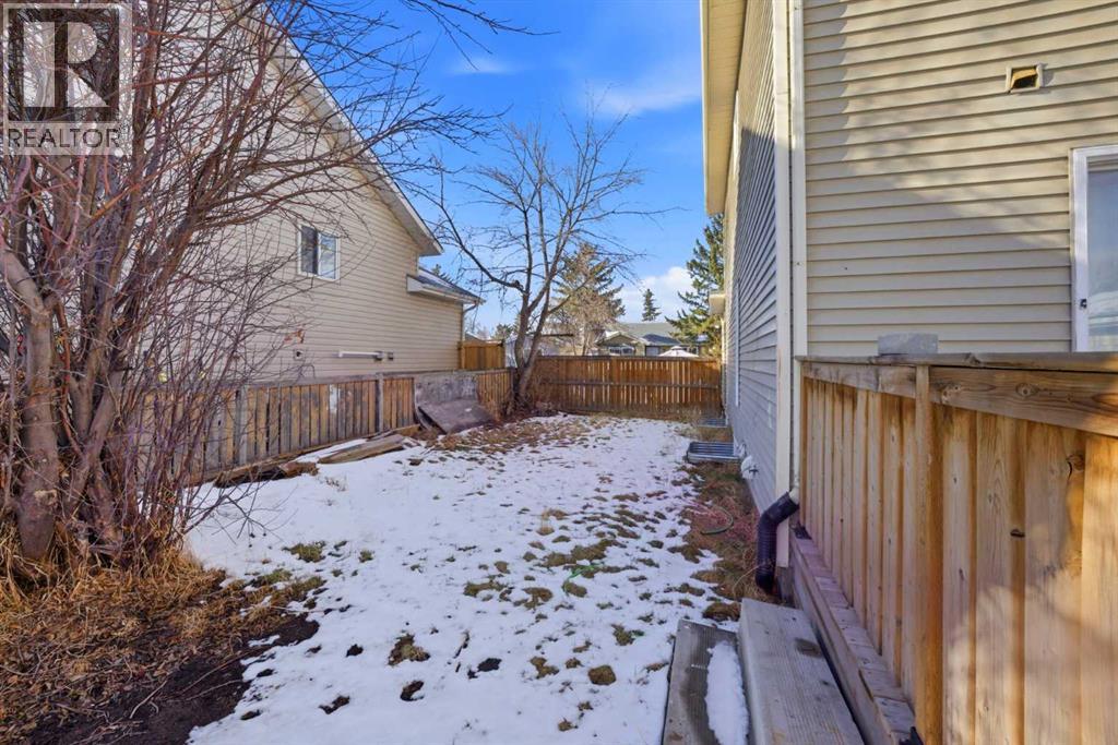 19 Appletree Close Se, Calgary, Alberta  T2A 7J1 - Photo 9 - A2321710