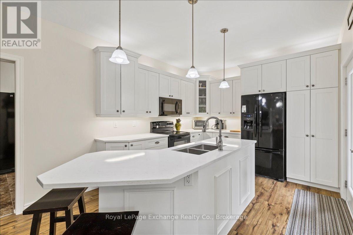 14 Kuehner Street, Kincardine, Ontario  N2Z 2X6 - Photo 8 - X13728944