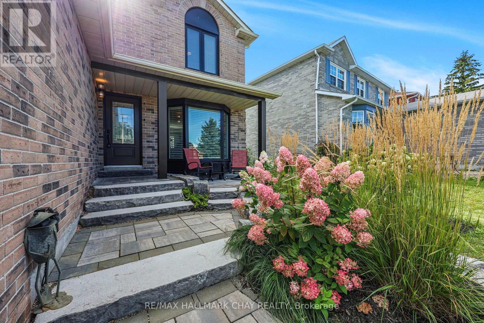 12 Grasett Crescent, Barrie, Ontario  L4N 6Z8 - Photo 3 - S13728940