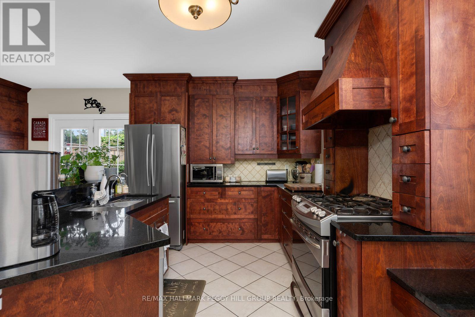 12 Beacon Road, Barrie (Holly), Ontario  L4N 9C8 - Photo 3 - S13728966