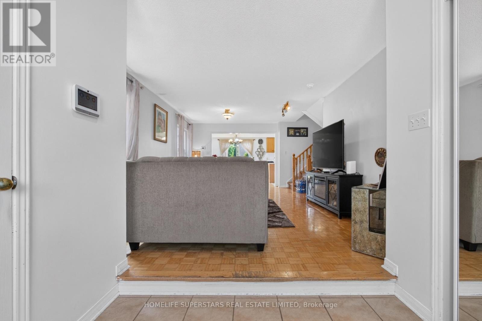 3257 Ridgeleigh Heights, Mississauga, Ontario  L5M 6R9 - Photo 2 - W13728976
