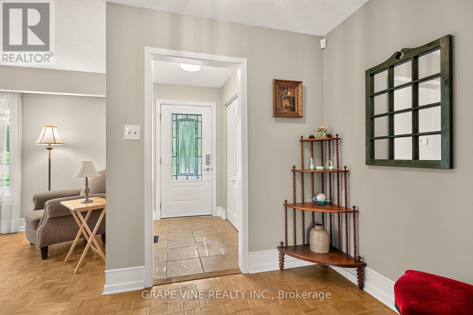 1486 Ridgebrook Drive, Ottawa, Ontario  K1B 4H1 - Photo 4 - X13695728