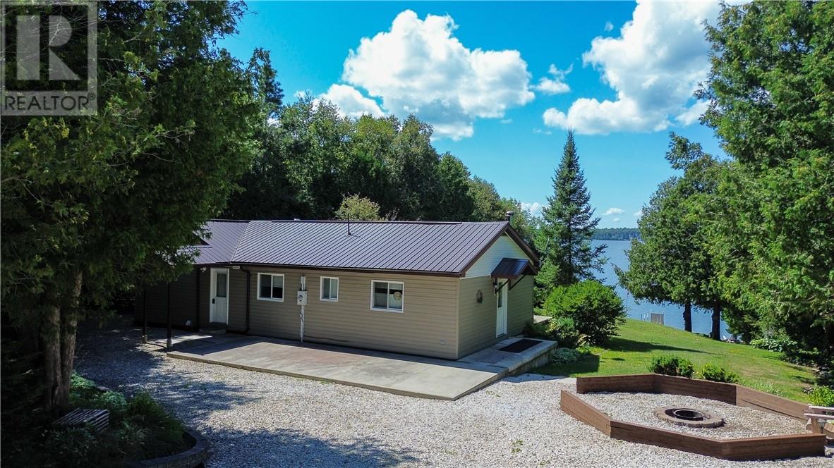 75 Holmes Street, Spring  Bay, Ontario