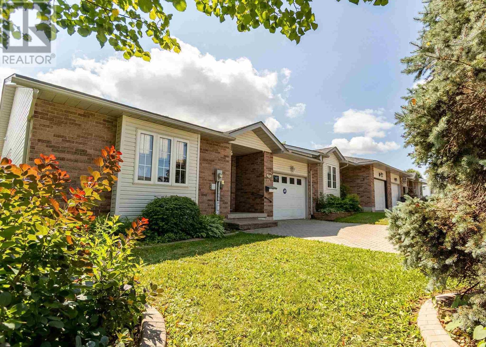 27 Village CT, Sault Ste. Marie, Ontario