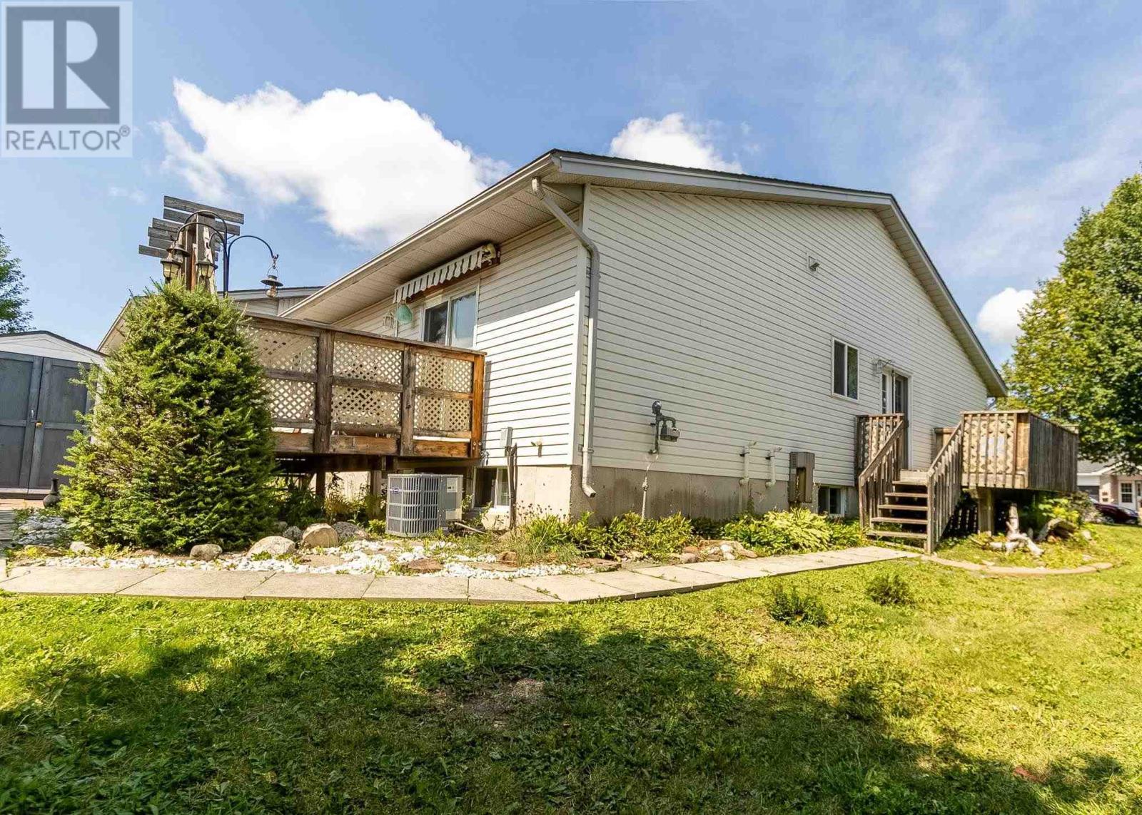 27 Village Ct, Sault Ste. Marie, Ontario  P6B 6J8 - Photo 36 - SM262385
