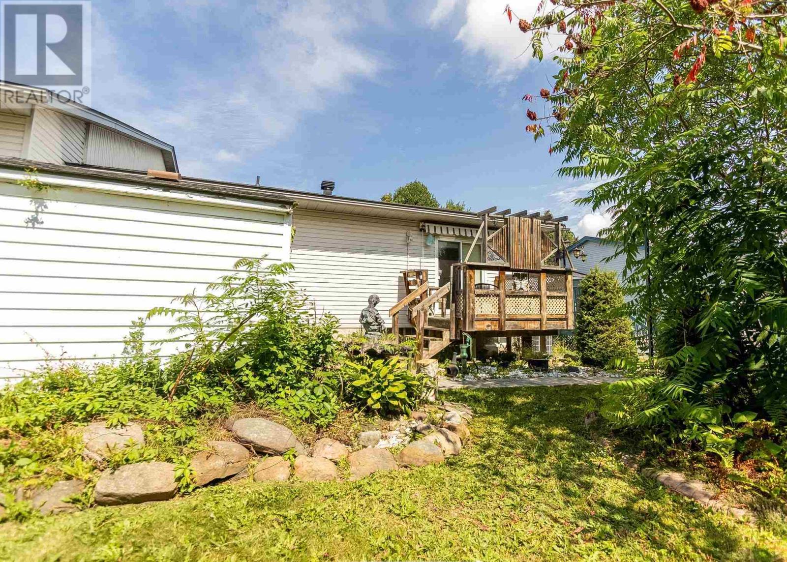 27 Village Ct, Sault Ste. Marie, Ontario  P6B 6J8 - Photo 35 - SM262385