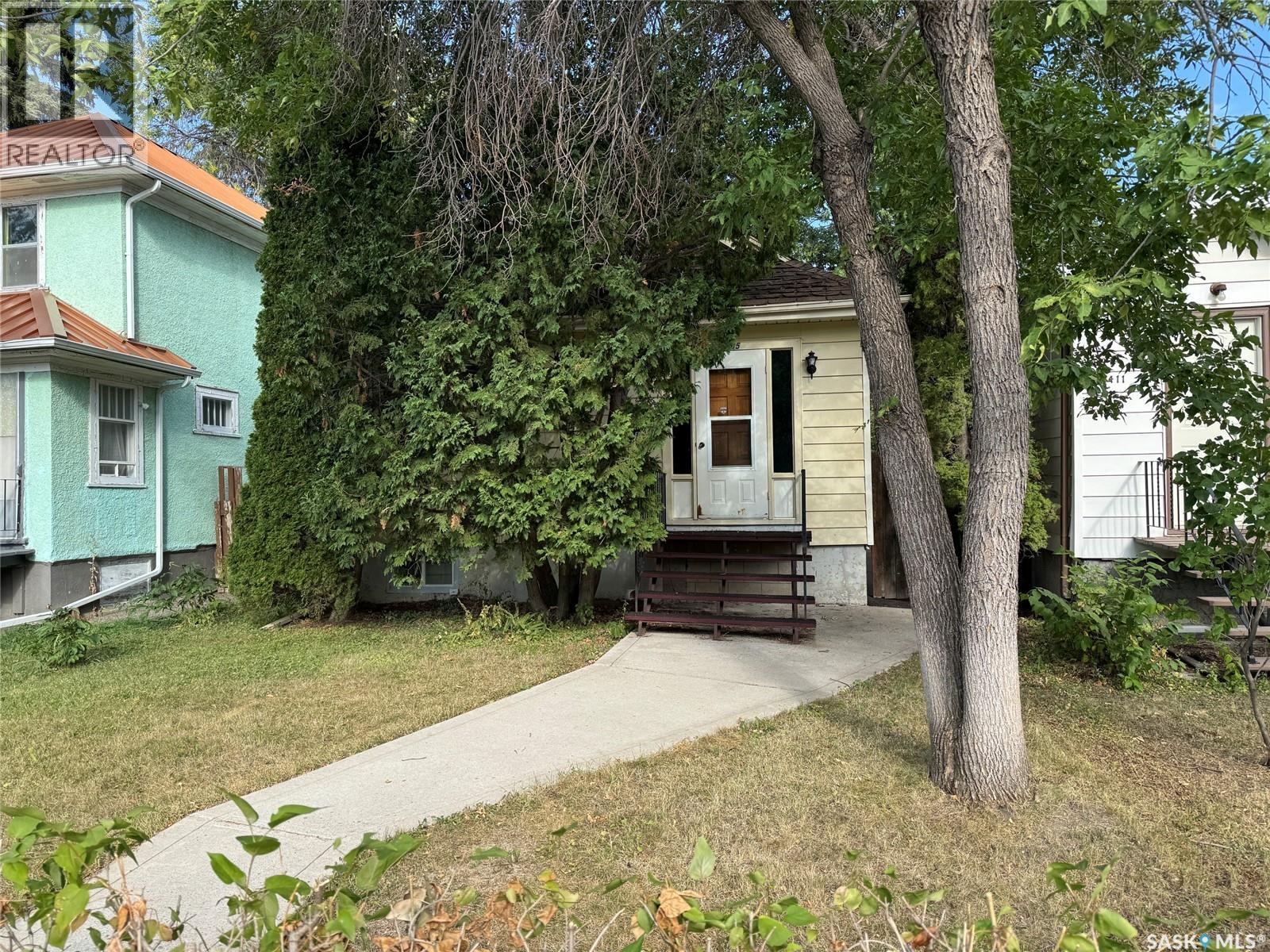 1405 Mctavish Street, Regina, Saskatchewan  S4T 3W3 - Photo 2 - SK047095