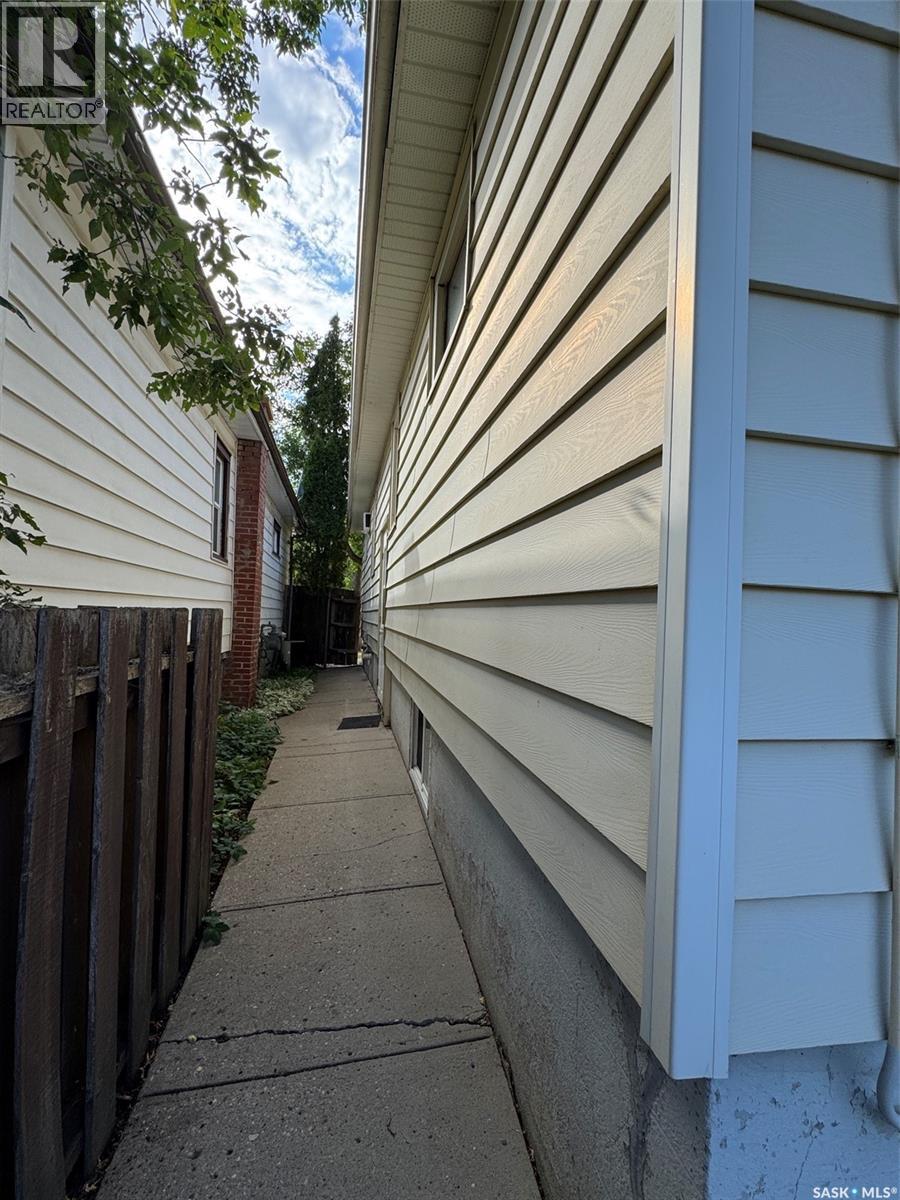 1405 Mctavish Street, Regina, Saskatchewan  S4T 3W3 - Photo 28 - SK047095