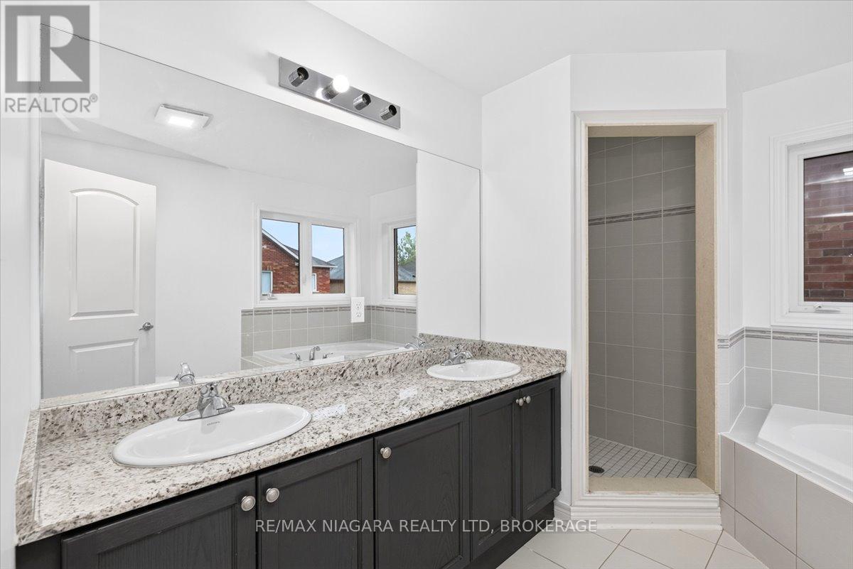 12 Fred Fisher Crescent, St. Catharines, Ontario  L2P 0A9 - Photo 37 - X13729098
