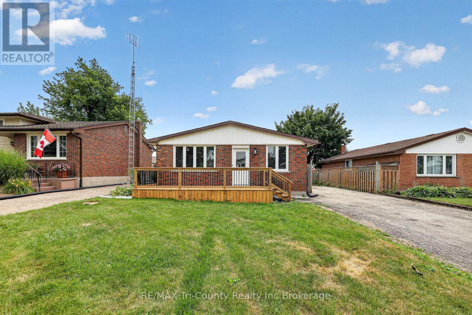 61 Airey Avenue, St. Thomas, Ontario  N5R 1E1 - Photo 2 - X13729022