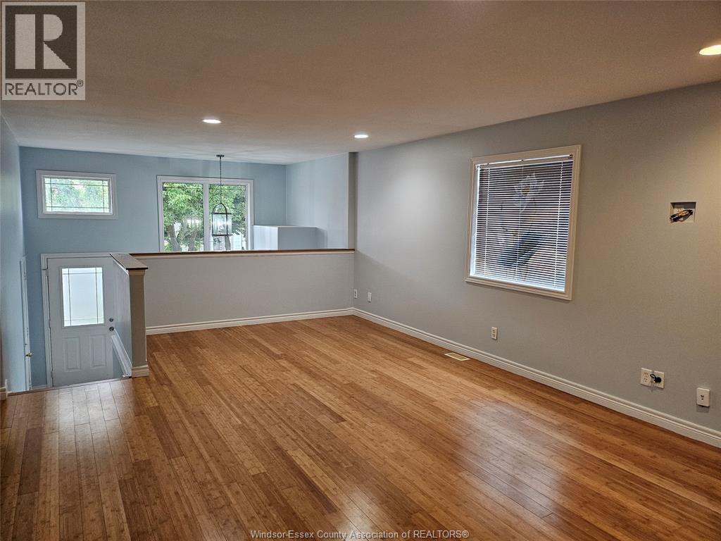 4238 Showdown, Windsor, Ontario N9G 3B1 - Photo 3 - 26021208
