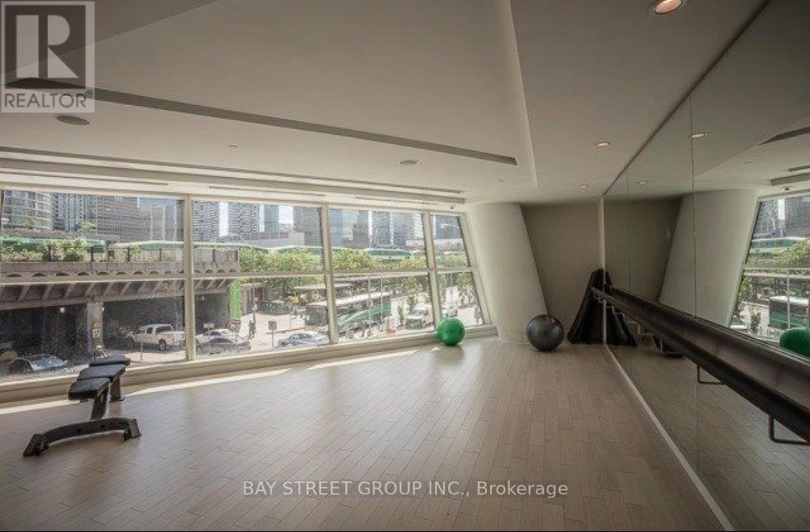 1601 - 8 The Esplanade Avenue, Toronto, Ontario  M5E 0A6 - Photo 15 - C13729082