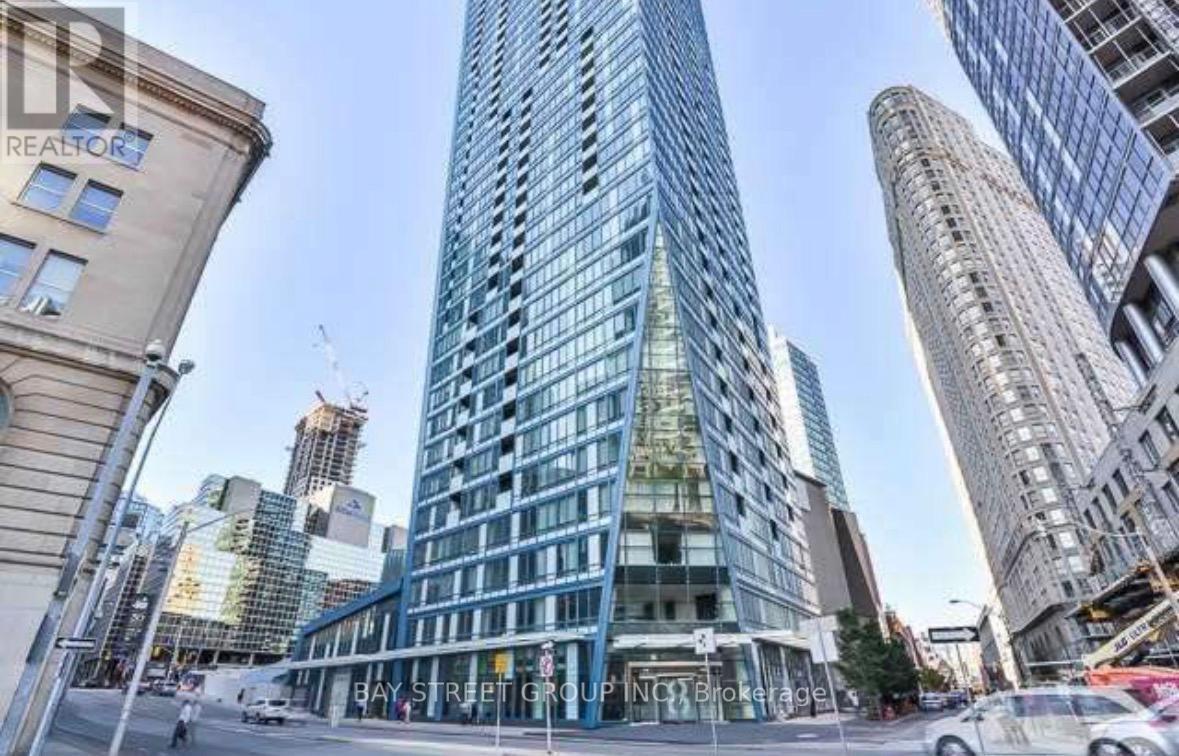 1601 - 8 The Esplanade Avenue, Toronto, Ontario  M5E 0A6 - Photo 2 - C13729082
