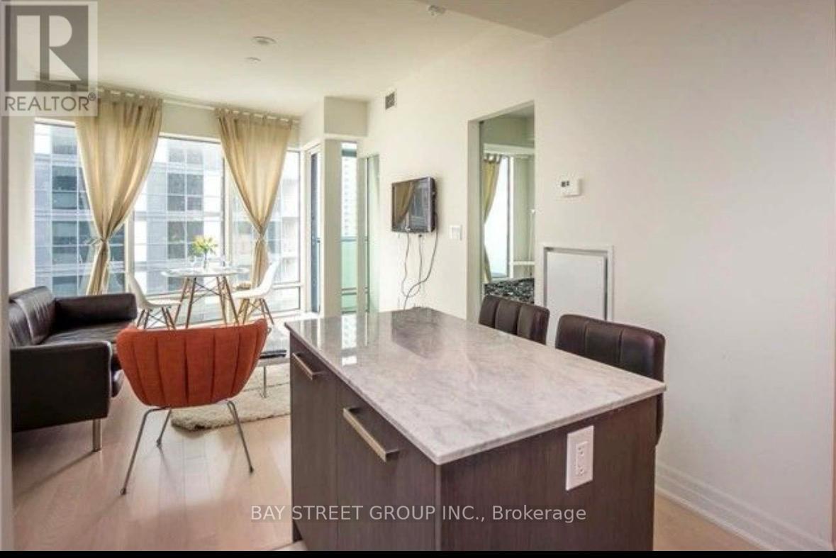 1601 - 8 The Esplanade Avenue, Toronto, Ontario  M5E 0A6 - Photo 6 - C13729082