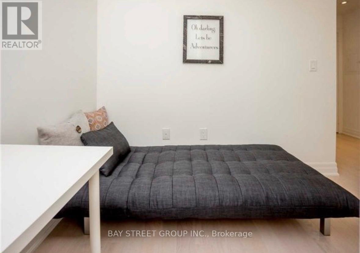 1601 - 8 The Esplanade Avenue, Toronto, Ontario  M5E 0A6 - Photo 9 - C13729082