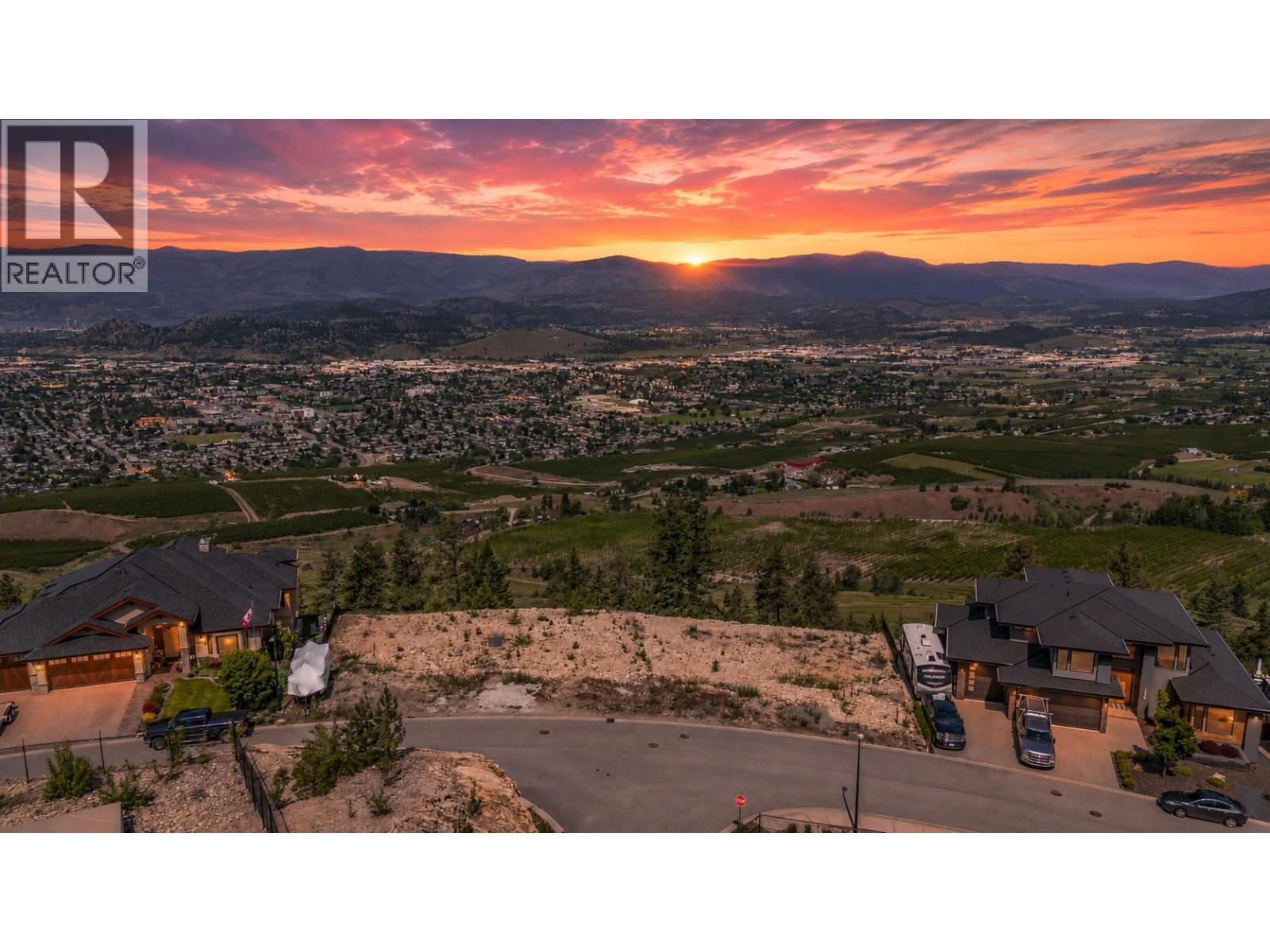 1726 Carnegie Street, Kelowna, British Columbia  V1P 1T3 - Photo 2 - 10393437